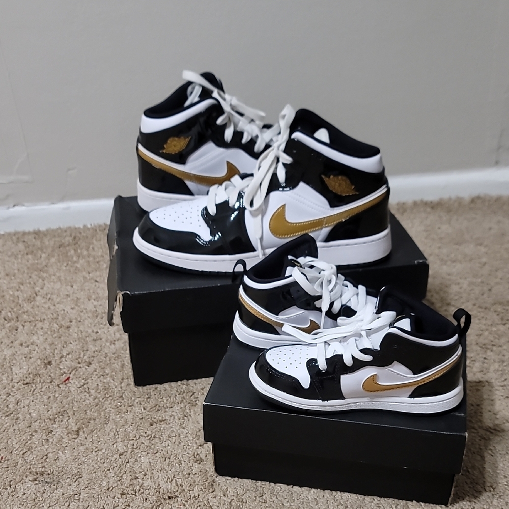 Jordan Women's Sneakers Black White Gold